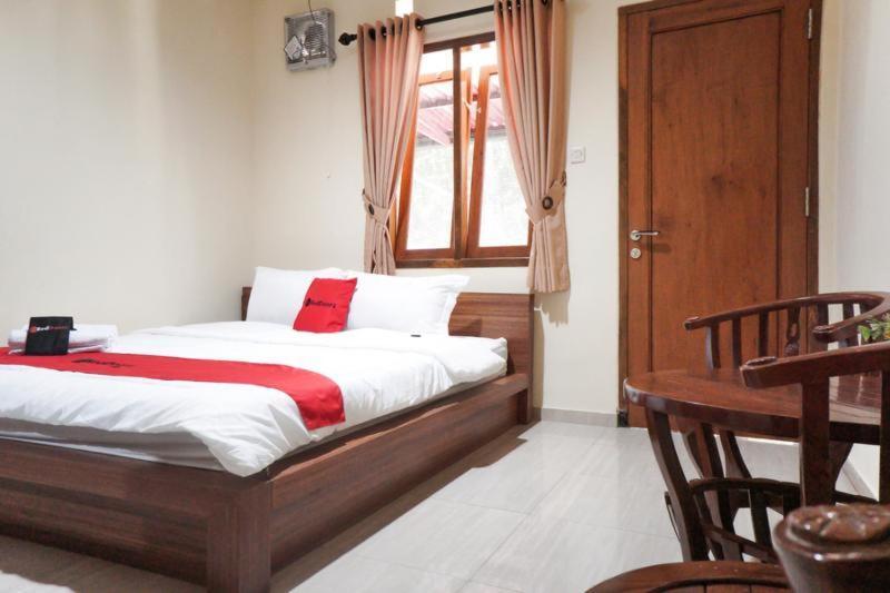 Hotel Reddoorz Syariah Near Exit Tol Malang Habitación foto